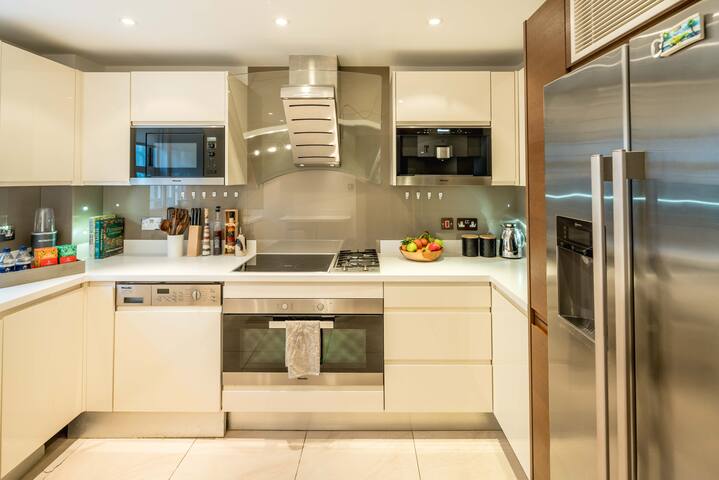 -Air con- Luxury Townhouse – High St Kensington! gallery image 5