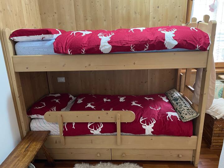 Room for 2 people, comfortable bunk bed, window with mountain views, large closet and gurdaroba.