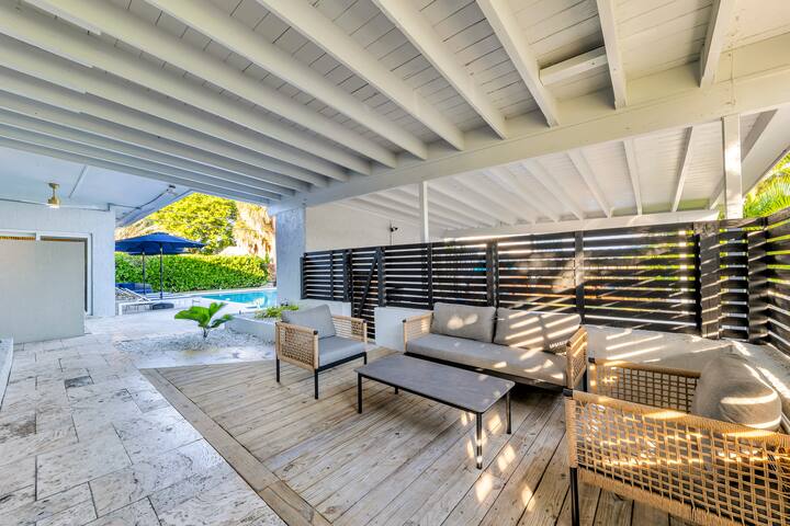 Paradise Cove: Heated Pool and Modern Luxury gallery image 3