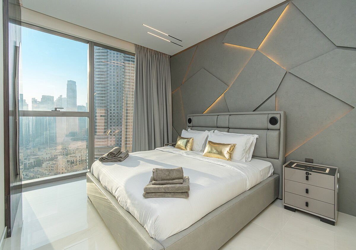 2 Bedroom Furnished Apartment with Burj Khalifa & Fountain View | Boulevard Point 5