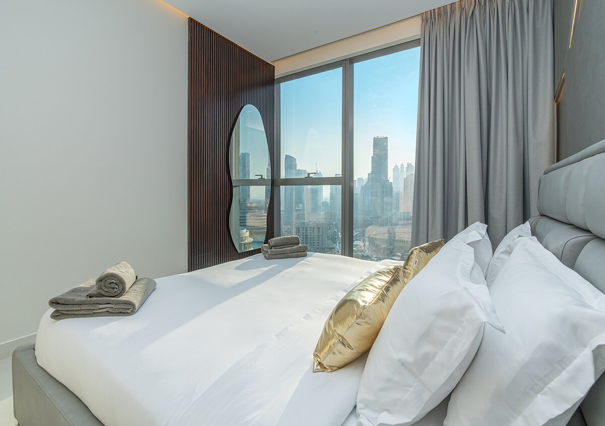 2 Bedroom Furnished Apartment with Burj Khalifa & Fountain View | Boulevard Point 2
