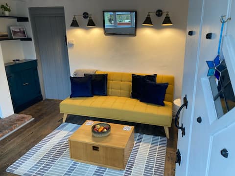 Top performing Airbnb: Cute one bedroom cottage in Charlton Kings in Cheltenham
