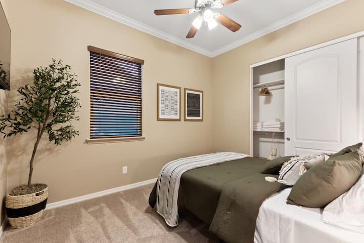 Bedroom #2 - queen bed