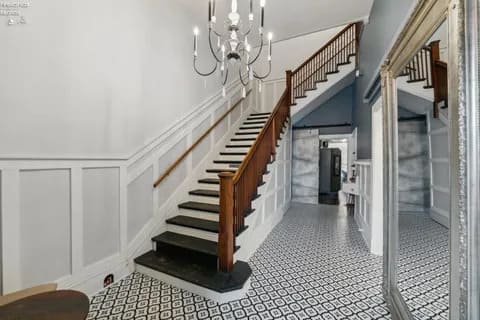 Sandusky Mansion 14 BR/sleeps 32