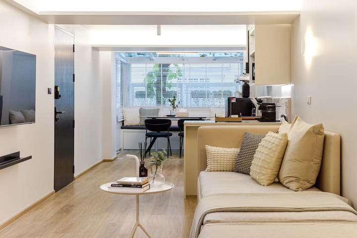 Modern Cosy Designer 4 bedroom Ekkamai/Thonglor