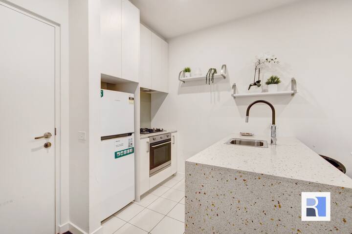 2Bed1Bath1Car | Heart of Melb gallery image 4