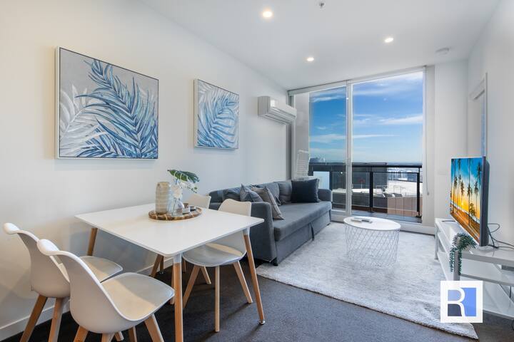 2Bed1Bath1Car | Heart of Melb gallery image 2