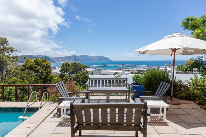 SEIA Dream: sunny oasis, walk to the beach gallery image 2