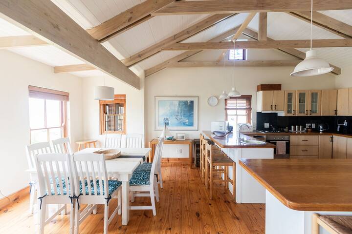 SEIA Dream: sunny oasis, walk to the beach gallery image 5