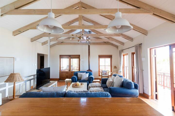 SEIA Dream: sunny oasis, walk to the beach gallery image 3