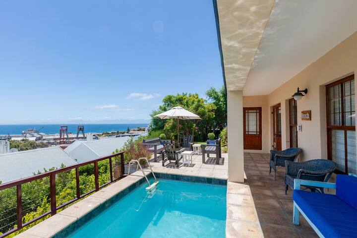 SEIA Dream: sunny oasis, walk to the beach