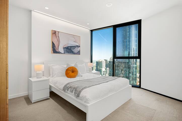 Live Luxe |Gorgeous City Views 3BR APT w/ Pool&Gym gallery image 4