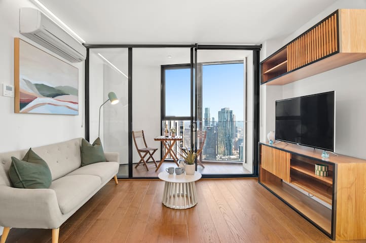 Live Luxe |Gorgeous City Views 3BR APT w/ Pool&Gym