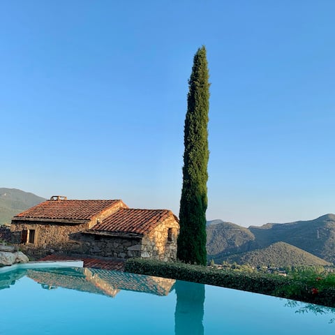 Luxury Mas with stunning views & infinity pool