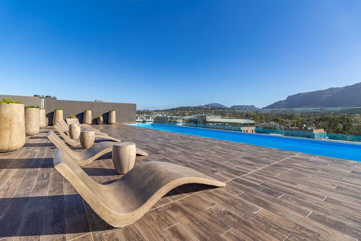 Newlands Peak Penthouse gallery image 3