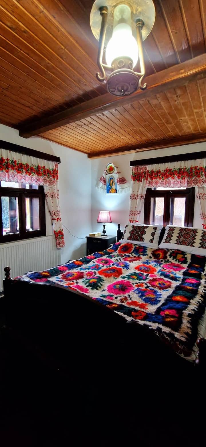 Dormitorio de la casa tradicional (cama matrimonial + cama individual)
Dormitorio en casa tradicional (cama queen + cama individual)