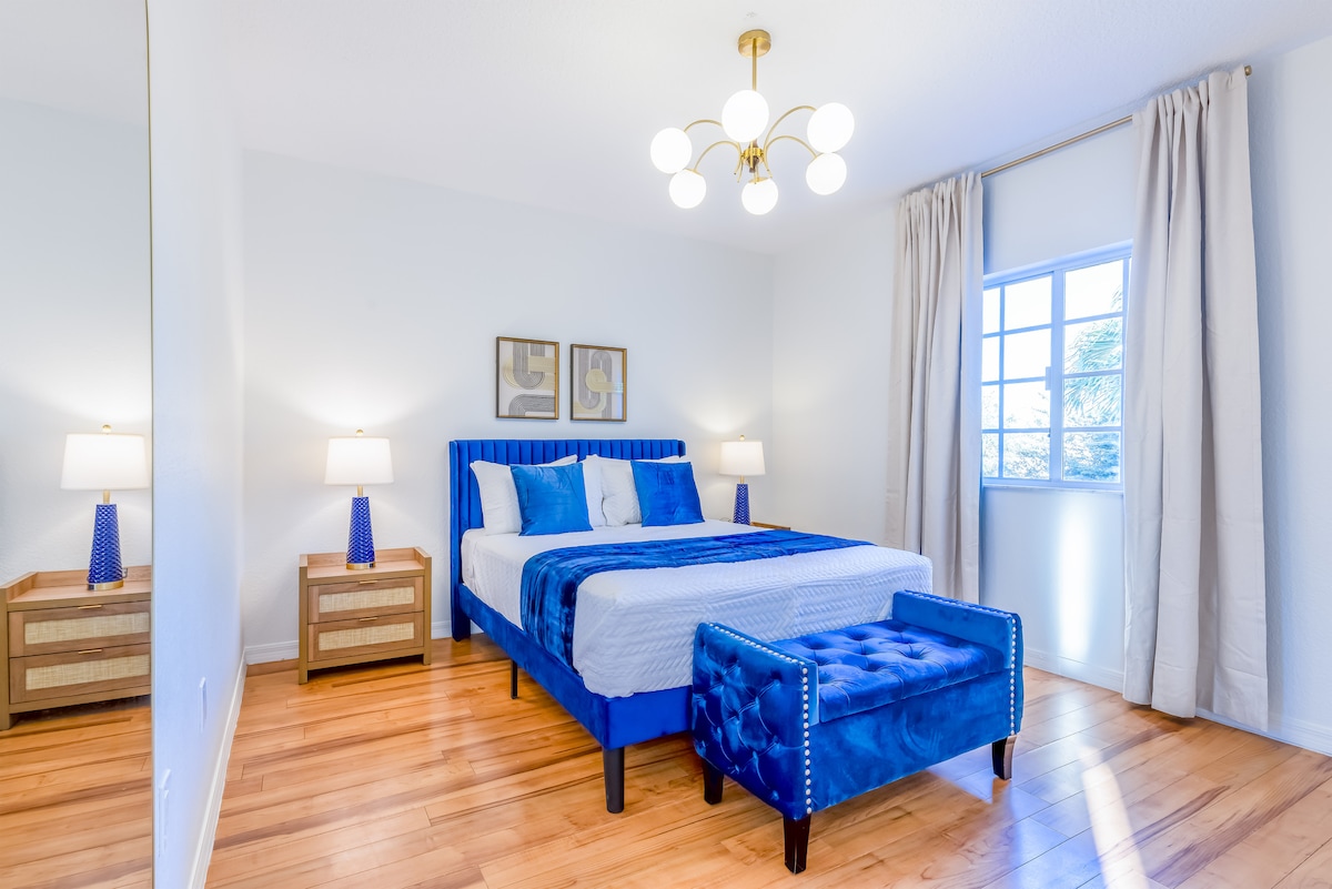 ❤️ Притиснете на малото срце во горниот десен агол за да го зачувате ова сместување пред да биде резервирано

Шармантна спална соба со двоен кревет, декорирана во смирувачки бели и сини тонови


Шармантна спална соба со двоен кревет, декорирана во смирувачки бели и сини тонови


Ако имате прашања, ✅ слободно испратете ни порака, со задоволство ќе ви помогнеме!
