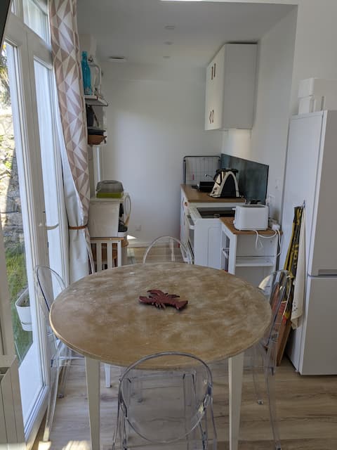 Successful Airbnb property: Penuel, the tiny house by the sea in Granville