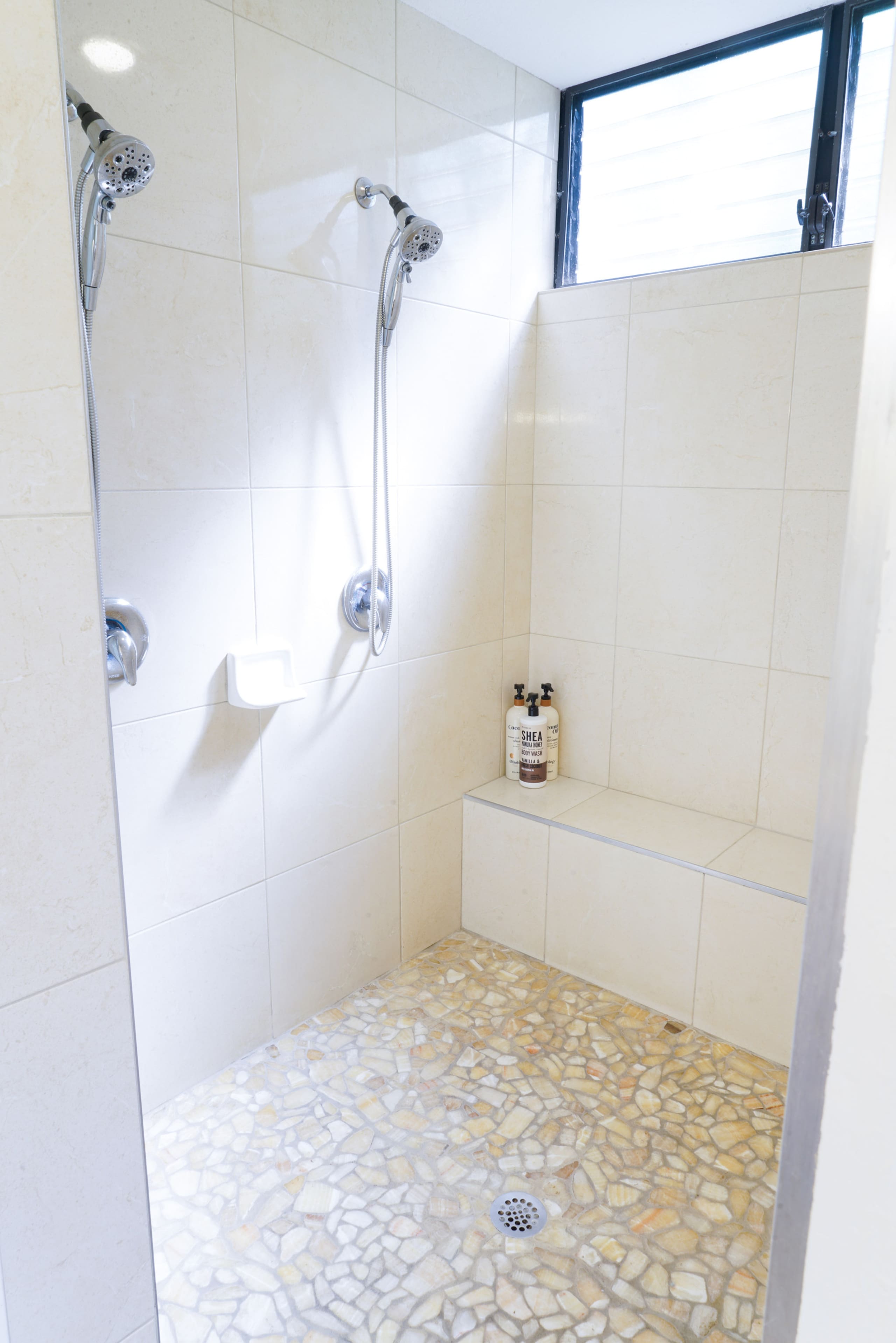 Condo in Wailea · ★4.95 · 2 bedrooms · 3 beds · 2 private baths - Image 16