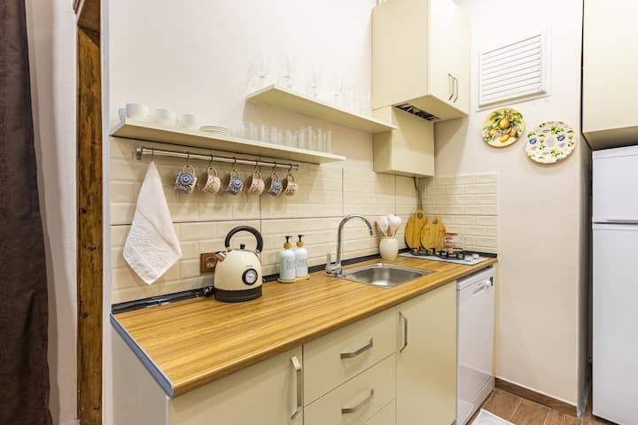 The Brick & Leaves: 3br Heritage Apt W/ Ac @Galata - İstanbul