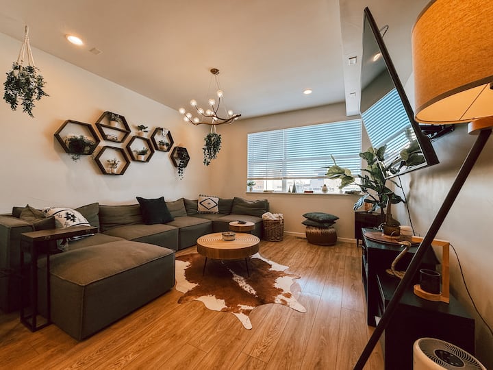 Cozy Clean Lohi Rooftop Hot Tub W/view Of Denver - Denver, CO