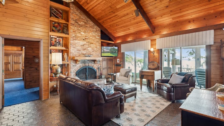 Waterfront Retreat W/ Pool, Dock & Creek Views - Stafford, VA