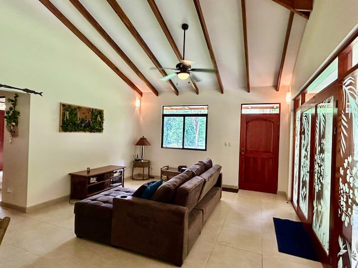 اسحب أريكة سرير بحجم كوين.