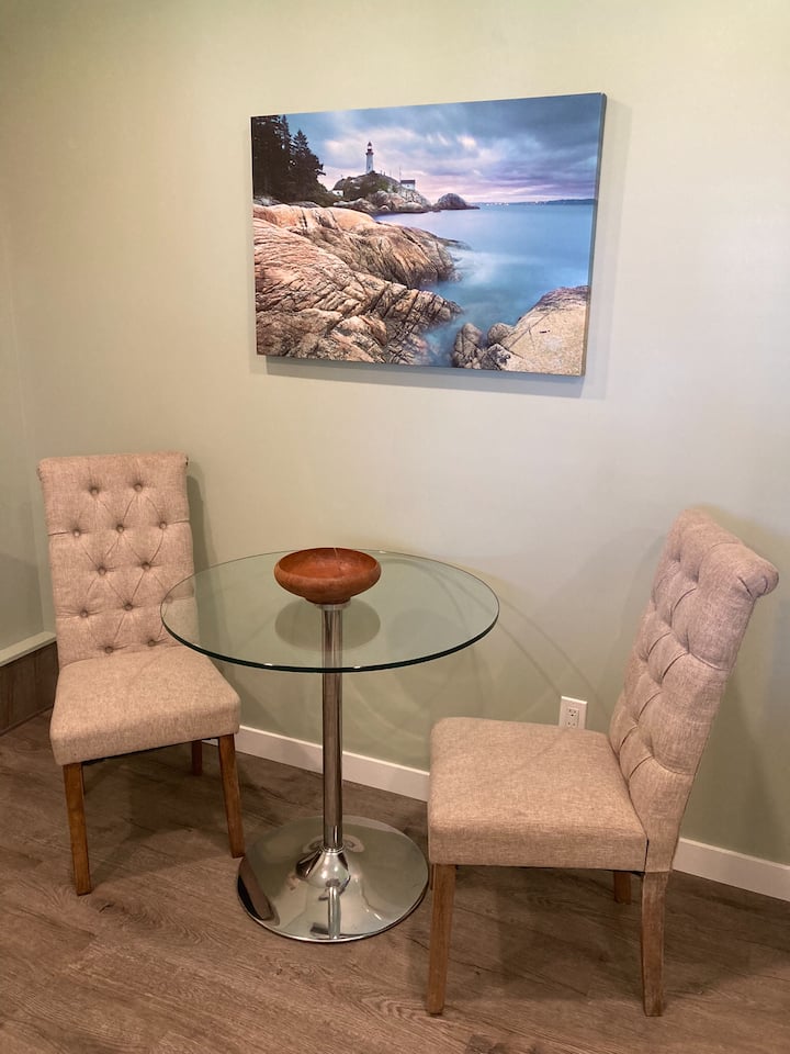 Rockland Studio Guest Suite - Campbell River