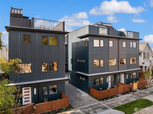 Alki Beach Townhome-Private Rooftop W/Parking gallery image 2