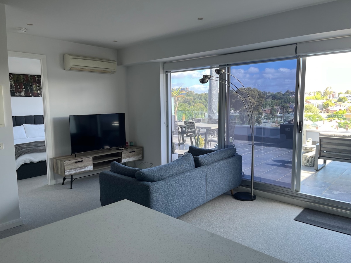 Top performing Airbnb: Penthouse in Richmond (City Views) in Richmond