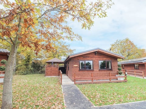 The Red 2 Berth Log Cabin With Hot Tub