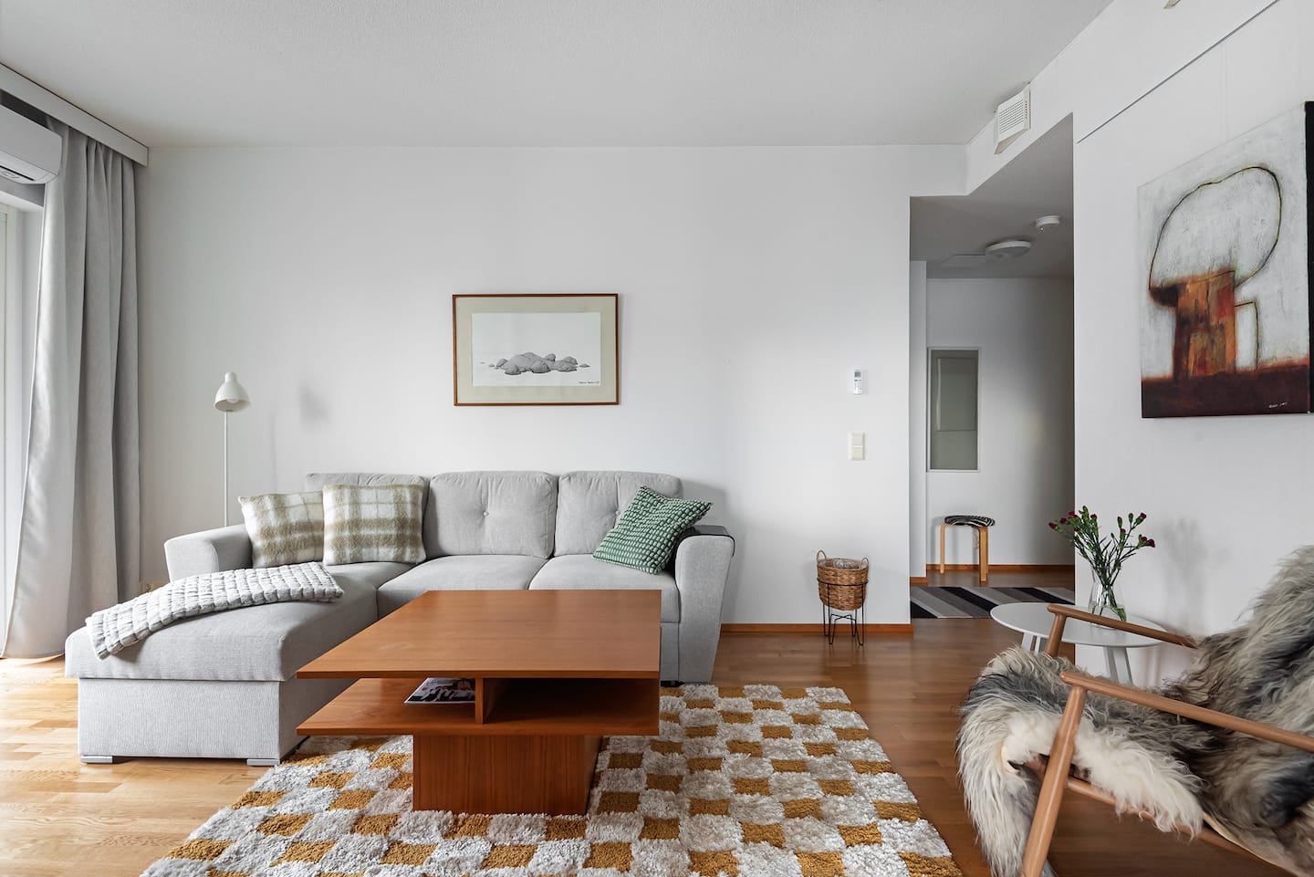 Great Two-room Apartment In The Heart Of City! 2