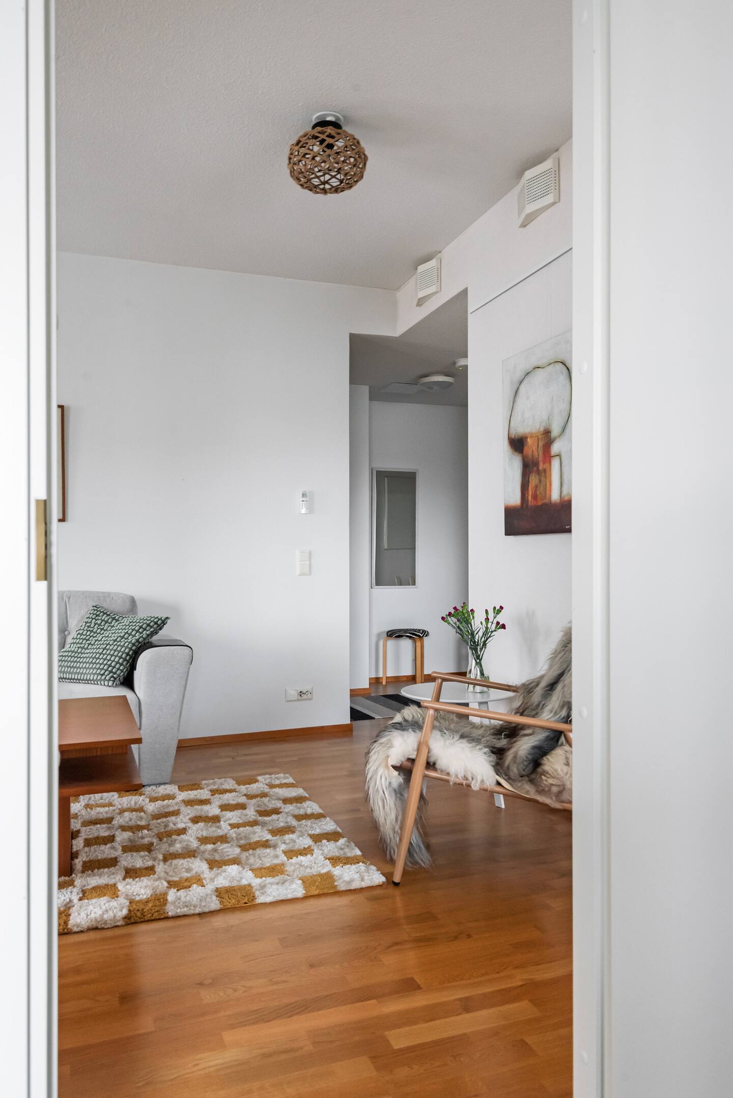 Great Two-room Apartment In The Heart Of City! 4