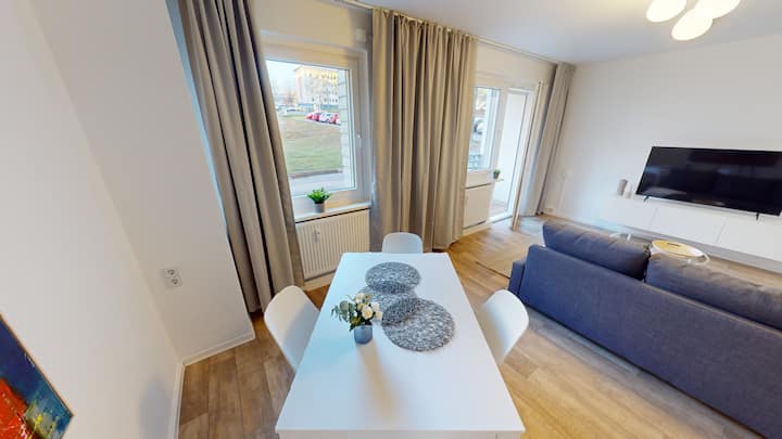 Во трпезаријата може да се сместат до 4 лица. 