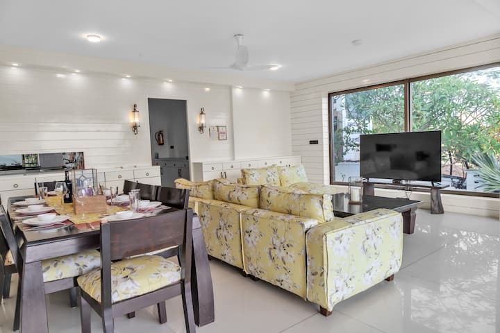 Dining area image 1
