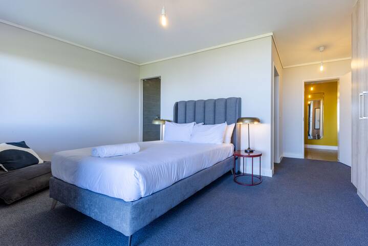 Elegant 3BR Apartment with Amazing Views gallery image 3