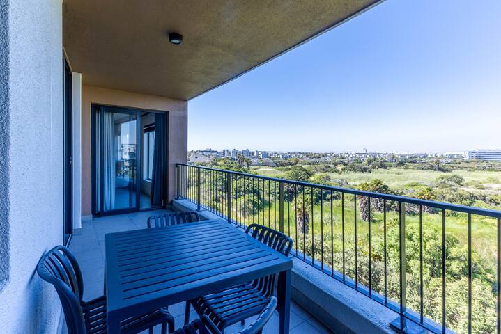 Elegant 3BR Apartment with Amazing Views gallery image 4