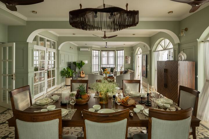 Dining area image 2