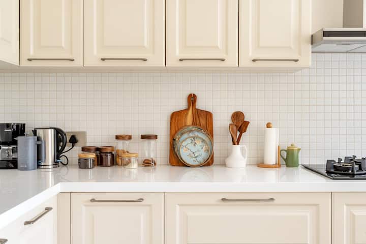 Full kitchen image 1