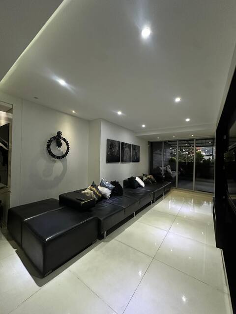 Top performing Airbnb: Luxury Apartment w/Hot Tub in South Cali in Los Cámbulos
