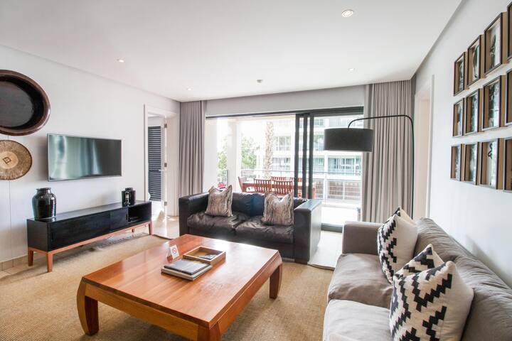 Exquisite 2-Bed waterfront living!