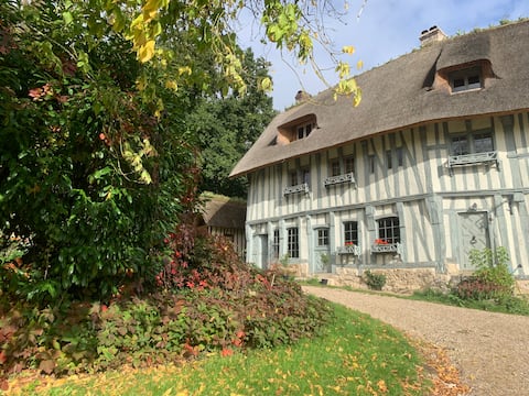 The Setting of the Manoir du Perroy