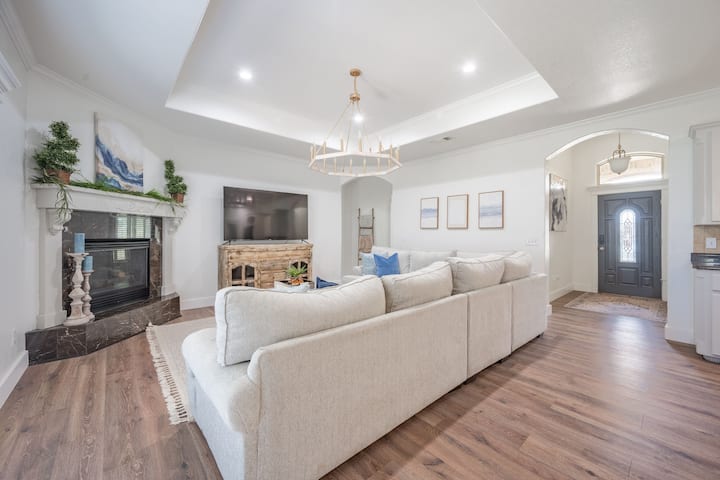 Cozy Modern Home - 24 Mins From Palo Duro Canyon - Amarillo, TX
