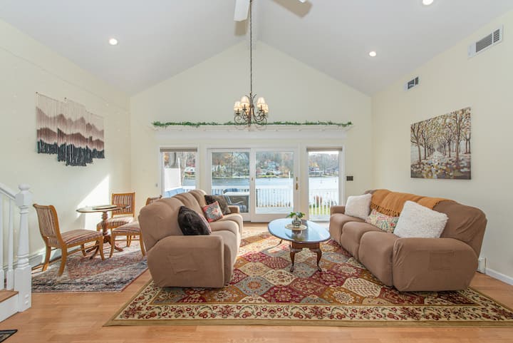 Dog Friendly Lake Home Lake Toys Game Rm 10 People - Lake Hopatcong