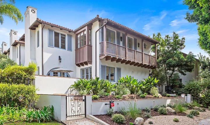 Spanish Colonial Revival Style Townhouse - Santa Mónica, CA