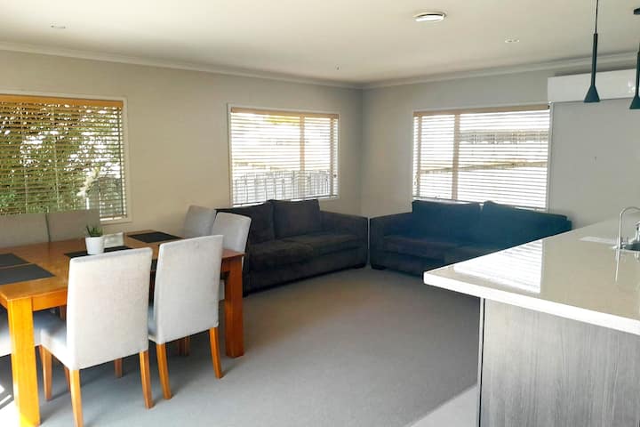 Home From Home Waiuku Private Rear Garden And Deck - Waiuku