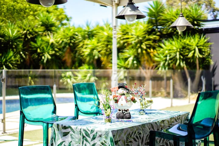 Prime Glen Huntly Beauty – 4BR Family Home w pool gallery image 2