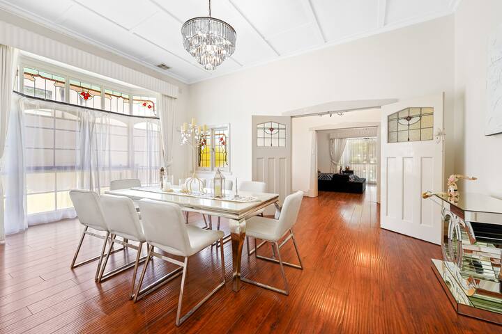 Prime Glen Huntly Beauty – 4BR Family Home w pool gallery image 3