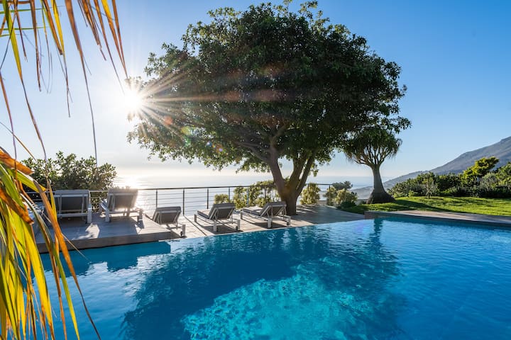 CampsBayDreamVilla: pool, jacuzzi, Gym, sea views gallery image 4