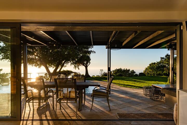 CampsBayDreamVilla: pool, jacuzzi, Gym, sea views gallery image 2